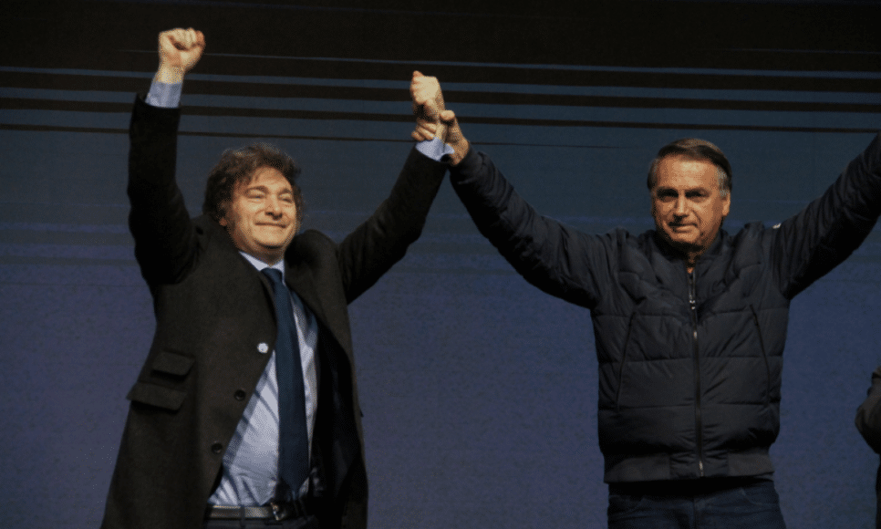 Ex-presidente Jair Bolsonaro ao lado do presidente argentino Javier Milei da Conferência de Ação Política Conservadora (CPAC) 2024, em Balneário Camboriú (SC)