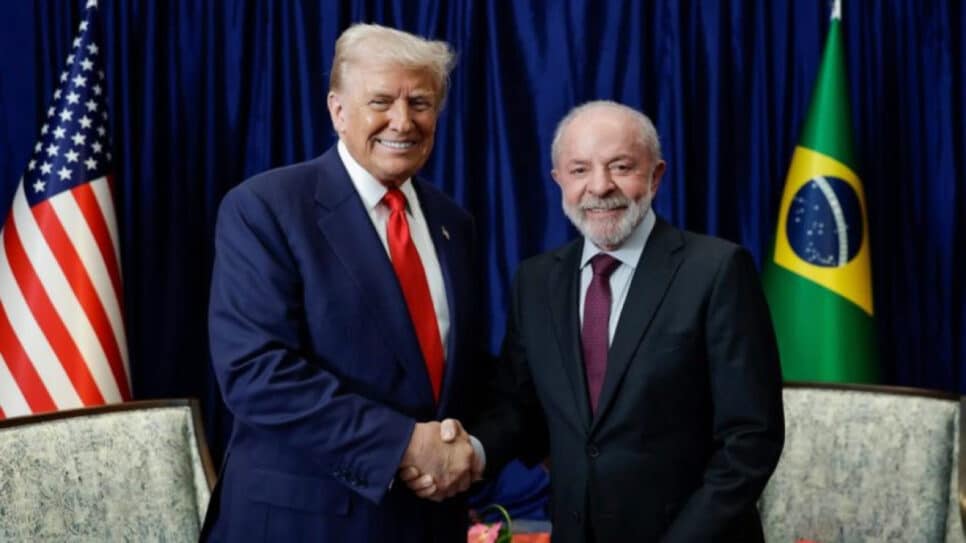 Na imagem, presidentes Donald Trump (à esq.) e Lula (à dir.)