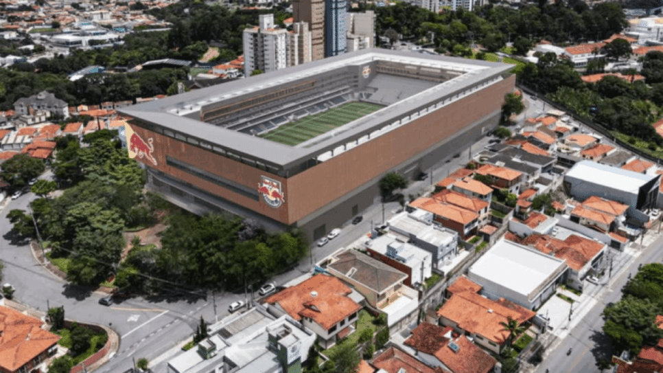A nova instalação esportiva será erguida no mesmo local do antigo estádio, que está sendo demolido progressivamente desde setembro deste ano
