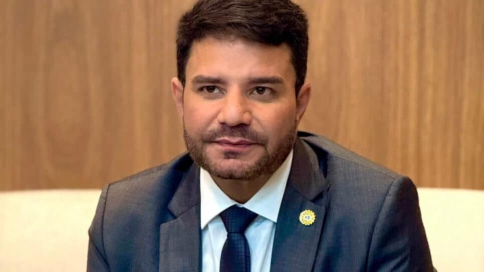 Governador do Acre, Gladson Cameli tem anos; está em seu 2º mandato, tendo sido reeleito em 2022 com 56,75% dos votos válidos