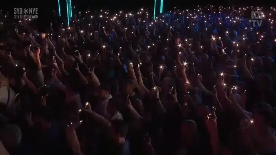 Australianos fazem um minuto de silêncio antes do Ano Novo em homenagem às vítimas de ataque terrorista