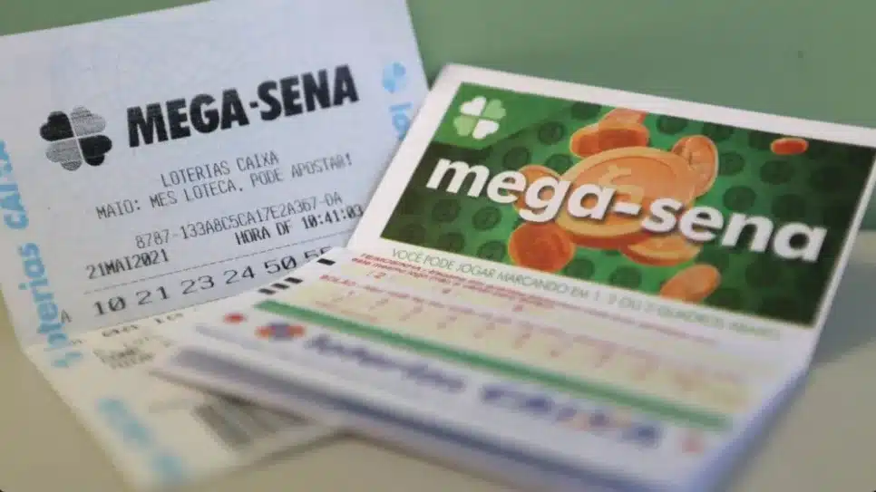Volante e comprovante da Mega-Sena