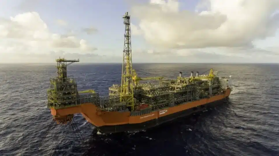 Na imagem, uma das plataformas de extração de petróleo na região do pré-sal