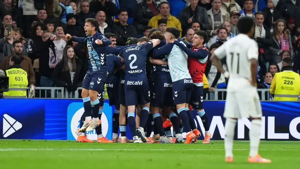 Jogadores do Celta de Vigo comemorando a vitória sobre o Real Madrid, em duelo válido pela 15ª rodada da LaLiga