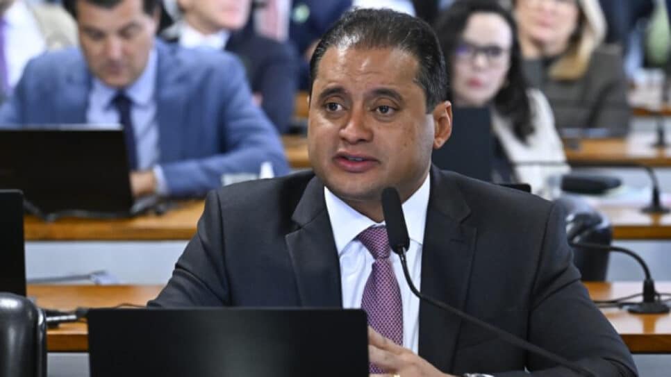 O senador Weverton Rocha na CCJ