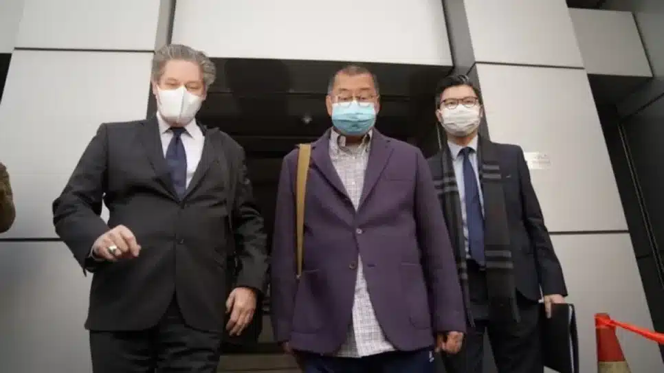 Na imagem, o empresário Jimmy Lai (centro) em 2020