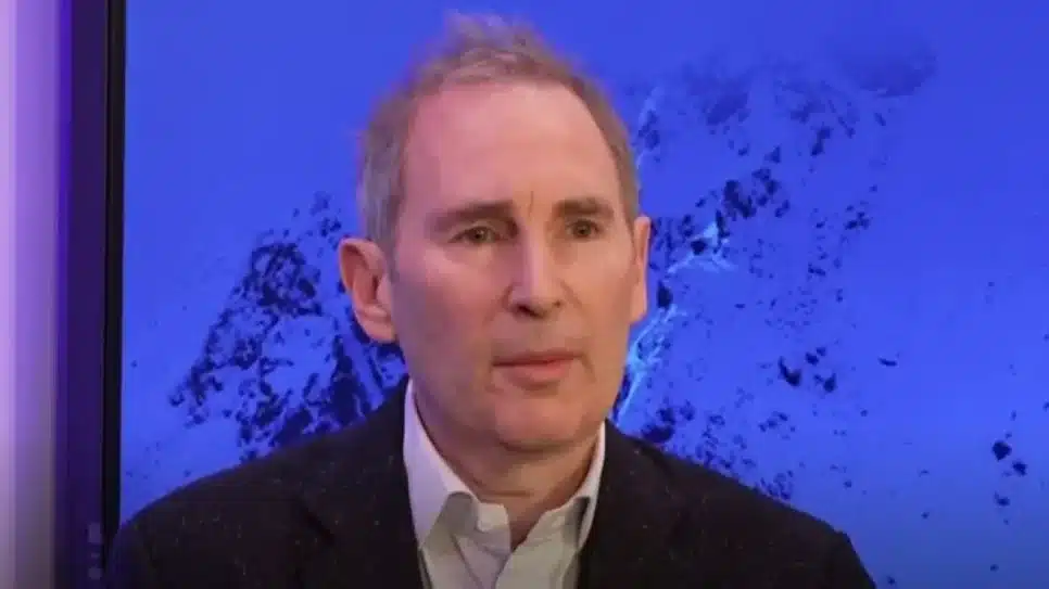 O CEO da Amazon, Andy Jassy, em entrevista à emissora norte-americana "CNBC", durante o Fórum Econômico Mundial em Davos, na Suíça, em 20 de janeiro de 2026