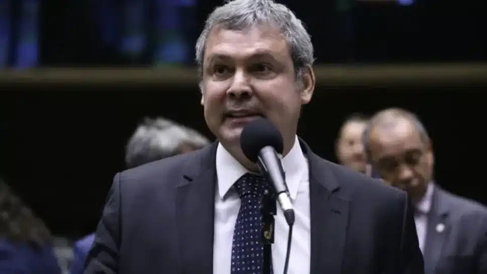 O deputado Lindbergh Farias no plenário da Câmara na 3ª feira (18.nov.2025)