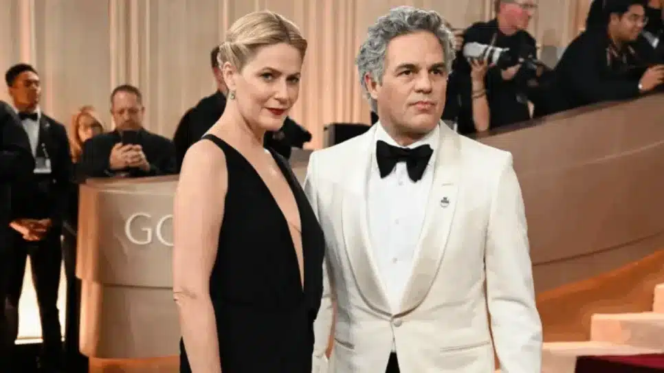 A atriz Sunrise Coigney e o ator Mark Ruffalo no tapete vermelho
