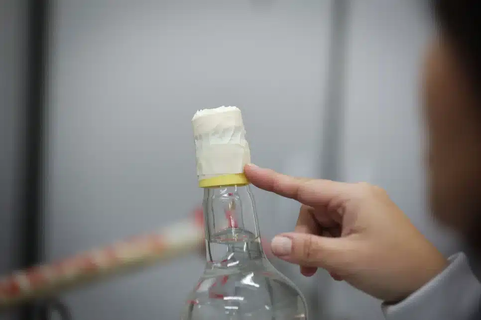 Perícia em bebidas com suspeita de metanol