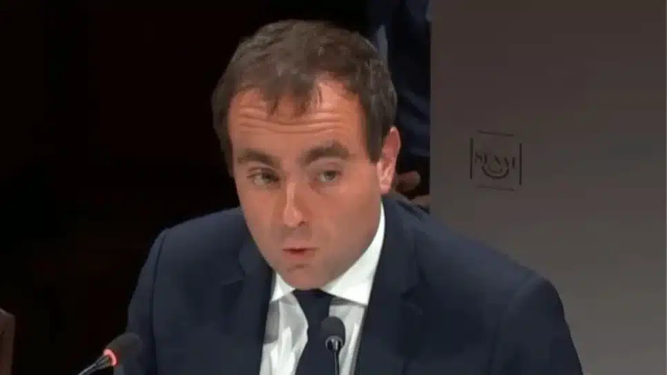 Lecornu afirmou que a França segue sem orçamento e acusou os partidos proponentes de obstrução