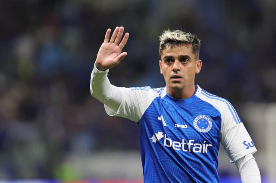 Fagner jogador do Cruzeiro durante partida contra o CRB no estádio Mineirão