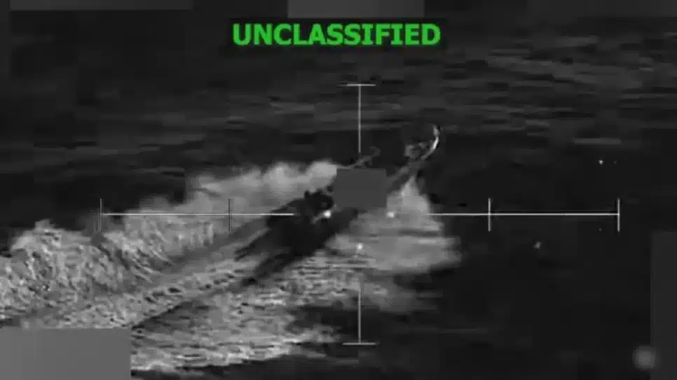 O perfil do Comando Sul dos EUA divulgou na rede social X um vídeo de um ataque realizado em águas internacionais na 4ª feira (17.dez.2025)