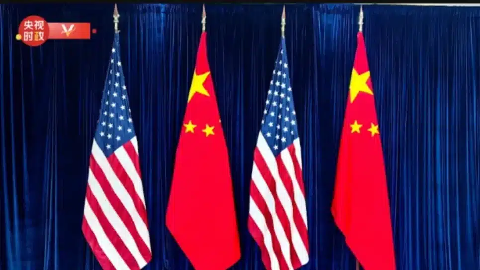 Bandeiras de EUA e China