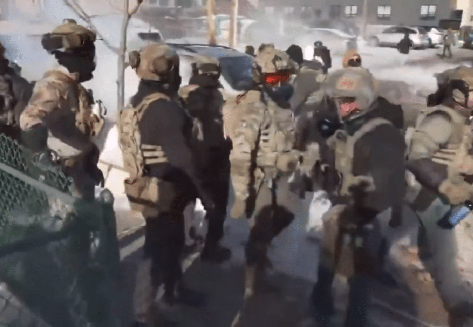 Agentes do ICE após incidente