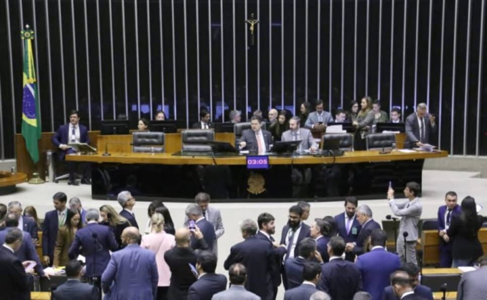 Sessão do Congresso Nacional no Plenário da Câmara