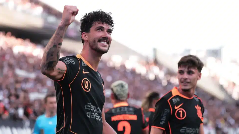 Gustavo Henrique e Breno Bidon comemoram gol do Corinthians contra a Ponte Preta