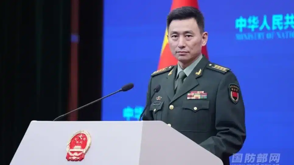 O porta-voz do Ministério da Defesa da China, coronel Zhang Xiaogang (foto), disse para o Japão ser "cauteloso" e evitar escalar as tensões no arquipélago