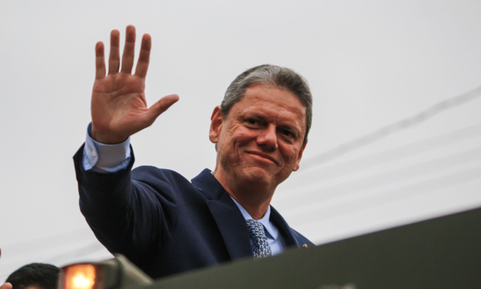 Tarcísio de Freitas durante desfile cívico-militar de 7 de Setembro em São Paulo