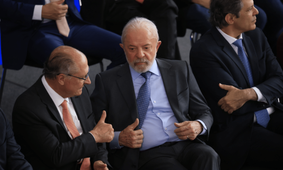 Presidente Lula (PT) durante cerimônia de sanção do projeto de lei do Imposto de Renda