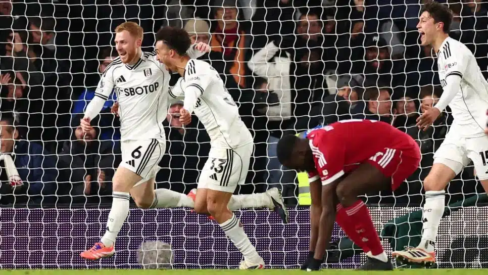 Harrison Reed, do Fulham, comemora gol de empate contra o Liverpool
