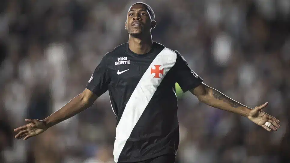 Rayan comemora gol sobre o Maricá, o primeiro do Vasco em 2026