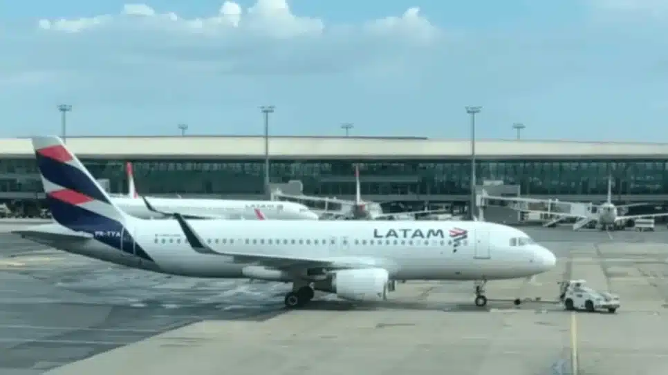 latam avião aeroporto de brasília