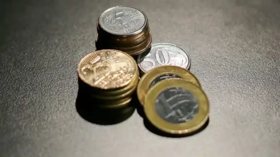 Moedas de centavos arrecadação
