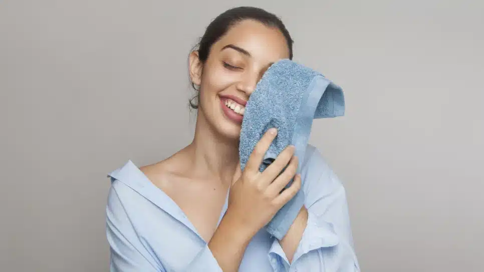 Saiba a importância de manter uma toalha exclusiva para o rosto