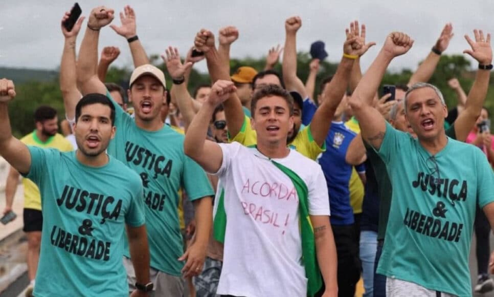 Nikolas Ferreira em caminhada