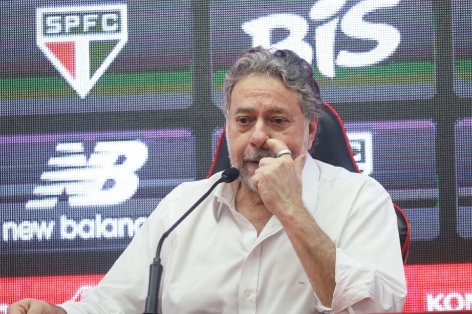 O presidente do São Paulo FC, Julio Casares, concede coletiva de imprensa na tarde desta sexta-feira (28), no CT do clube no bairro da Barra Funda, na zona oeste da capital paulista