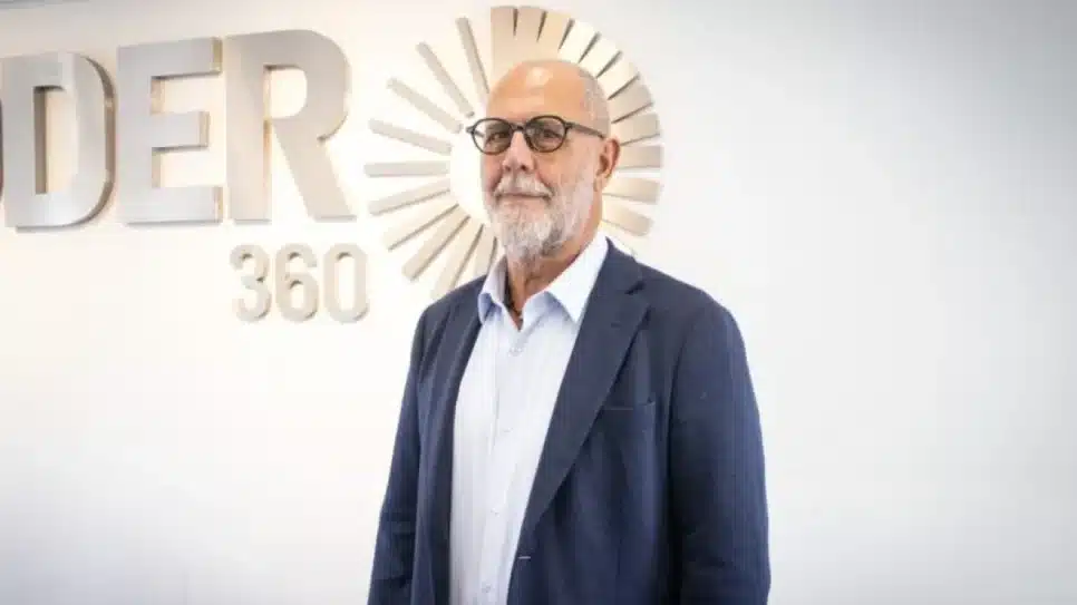 Na imagem, o diretor-executivo da TAV Brasil, Bernardo Figueiredo, na redação do Poder360, em Brasília