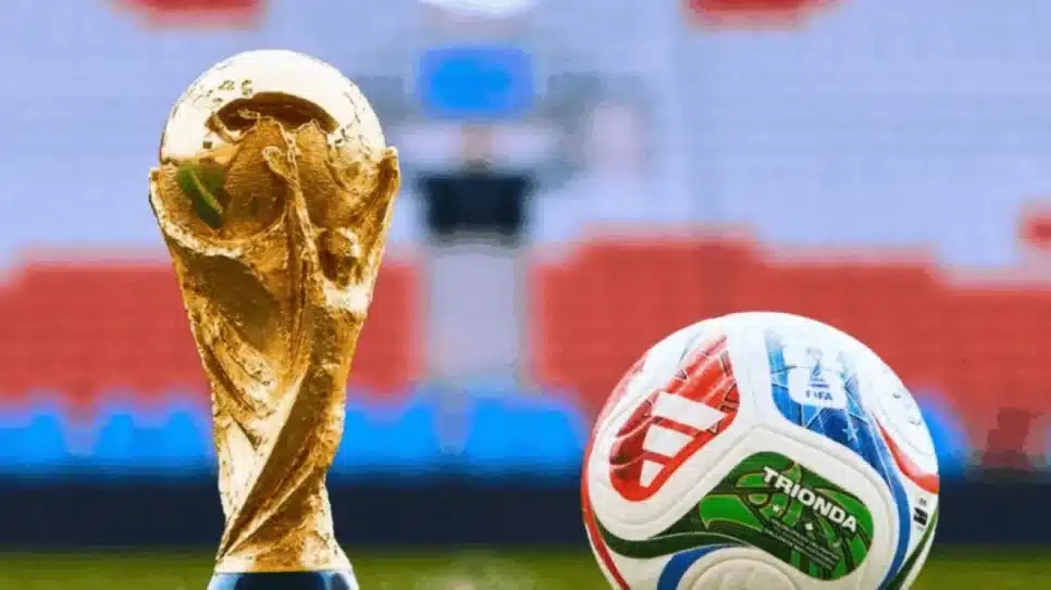 Taça e bola da Copa do Mundo