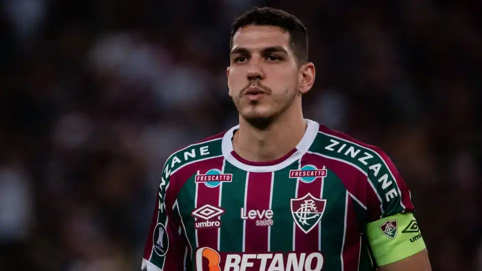 Nino, zagueiro do Fluminense, teve proposta recente do Besiktas, da Turquia