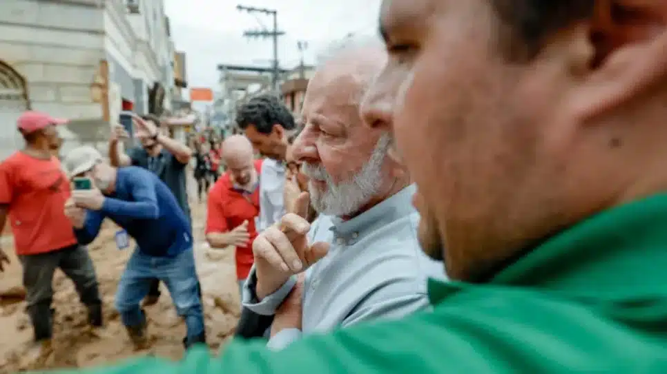 Lula diz em Minas que governo vai recuperar perdas materiais