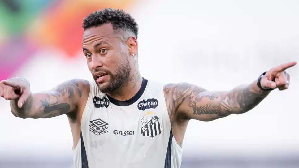 Neymar durante treino do Santos