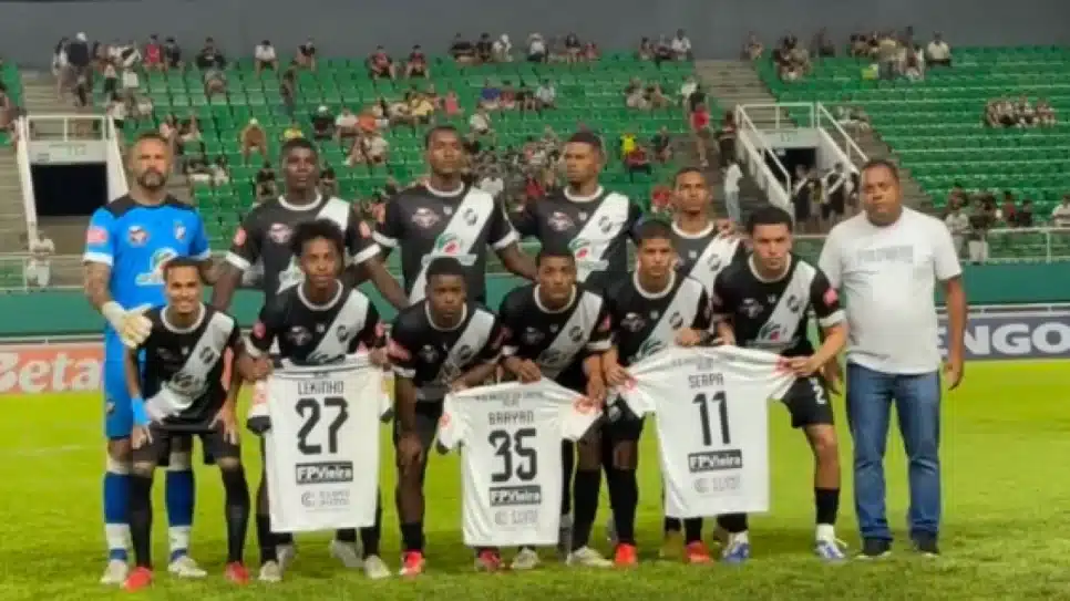 Vasco-AC homenageia jogadores presos por suposto estupro