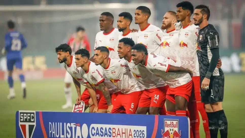 Equipe do Red Bull Bragantino antes da partida contra o São Paulo pelas quartas de final do Paulistão