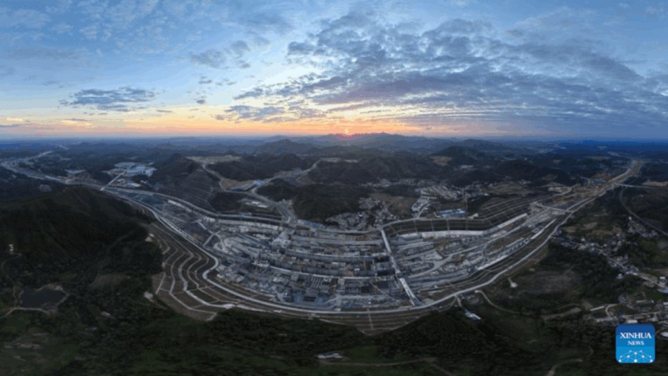 Na imagem, obra no Canal de Pinglu em 2025