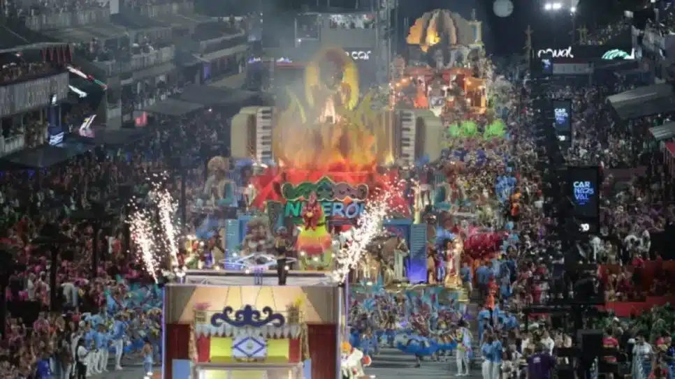 Na imagem, o desfile de 2025 da Acadêmicos de Niterói, que homenageará Lula em 2026 | Ronaldo Nina/Riotur - 1.fev.2025