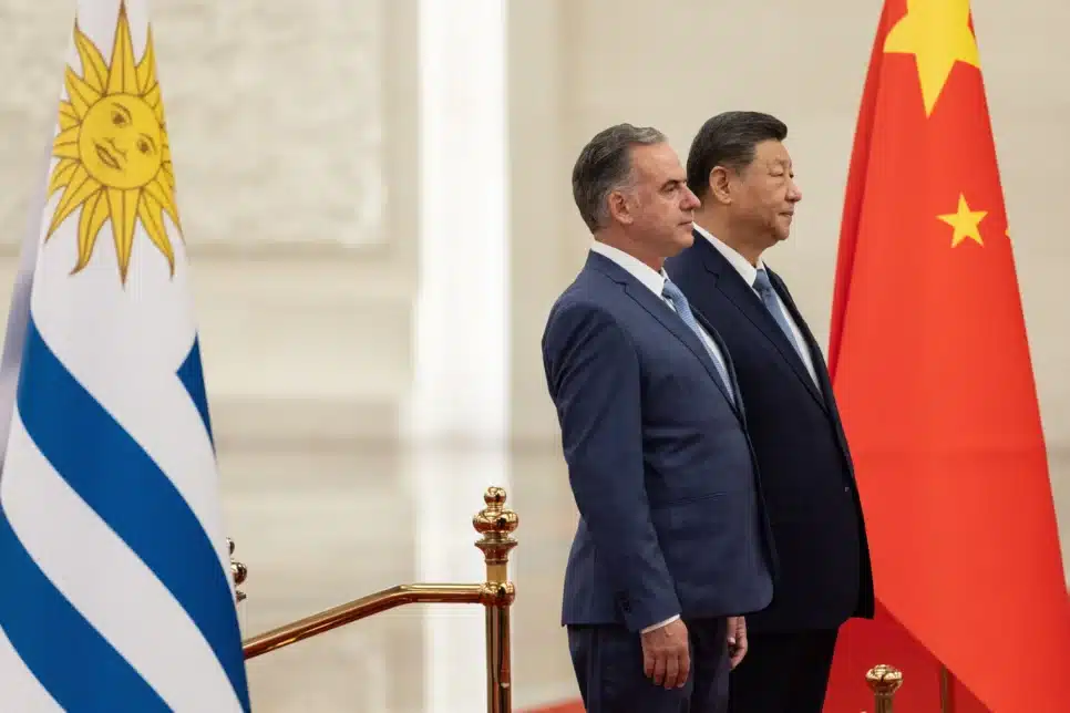 Presidente do Uruguai, Yamandu Orsi, e da China, Xi Jinping, durante encontro em Pequim em 03/02/2026