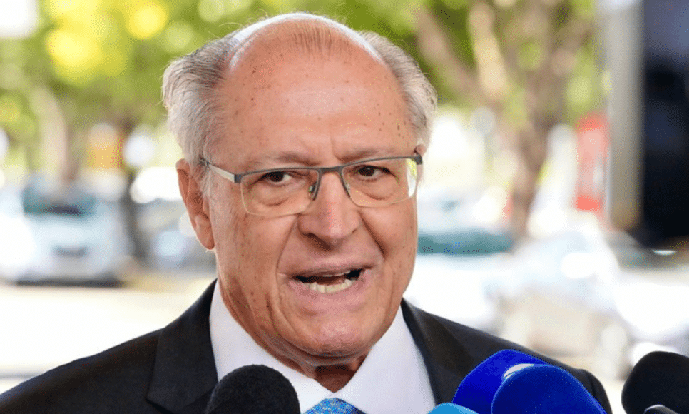 Vice-presidente Geraldo Alckmin, durante entrevista coletiva sobre conversa entre Lula e Trump sobre o tarifaço