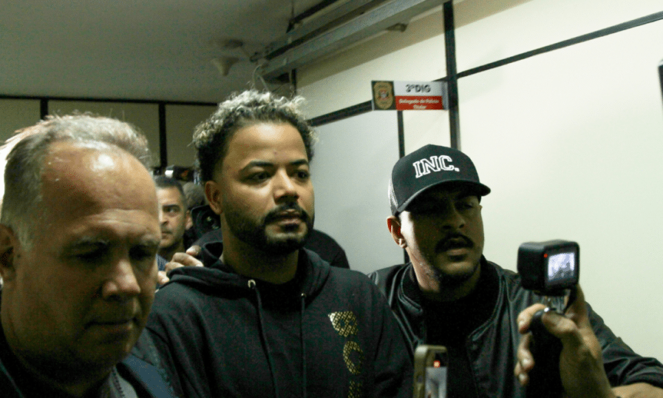 Hytalo Santos ao chegar ao Departamento Estadual de Investigações Criminais (DEIC), em São Paulo, na manhã desta sexta-feira (15)