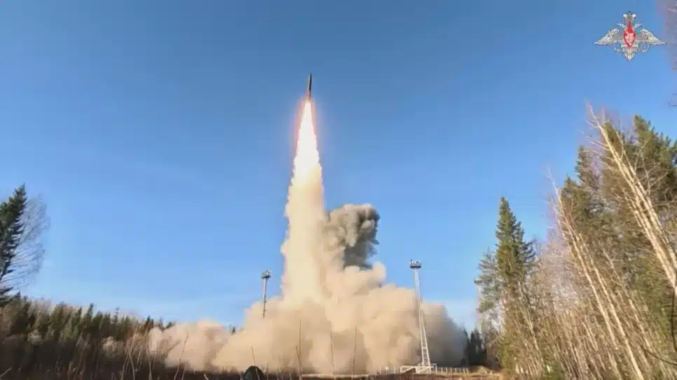 Rússia publica vídeo de exercícios nucleares após atraso na cúpula Putin-Trump
