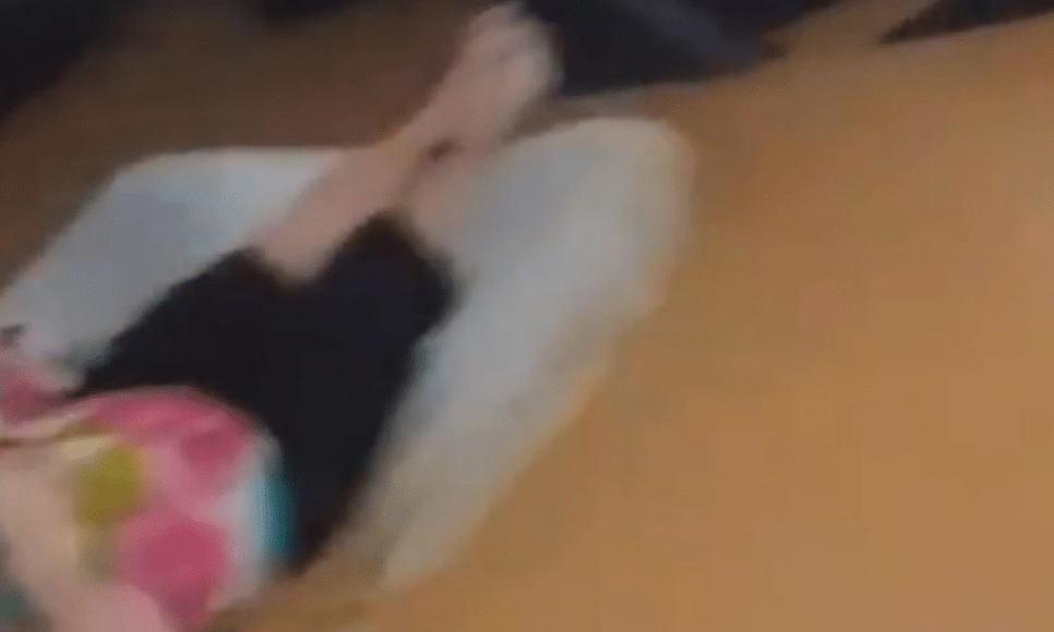 Idosos boiam em colchões após casa de repouso inundar em Ubá; veja vídeo