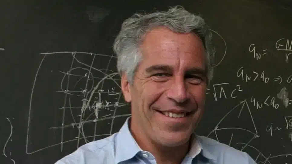 Bilionário Jeffrey Epstein em Cambridge, Massachusetts, em 8 de setembro de 2004