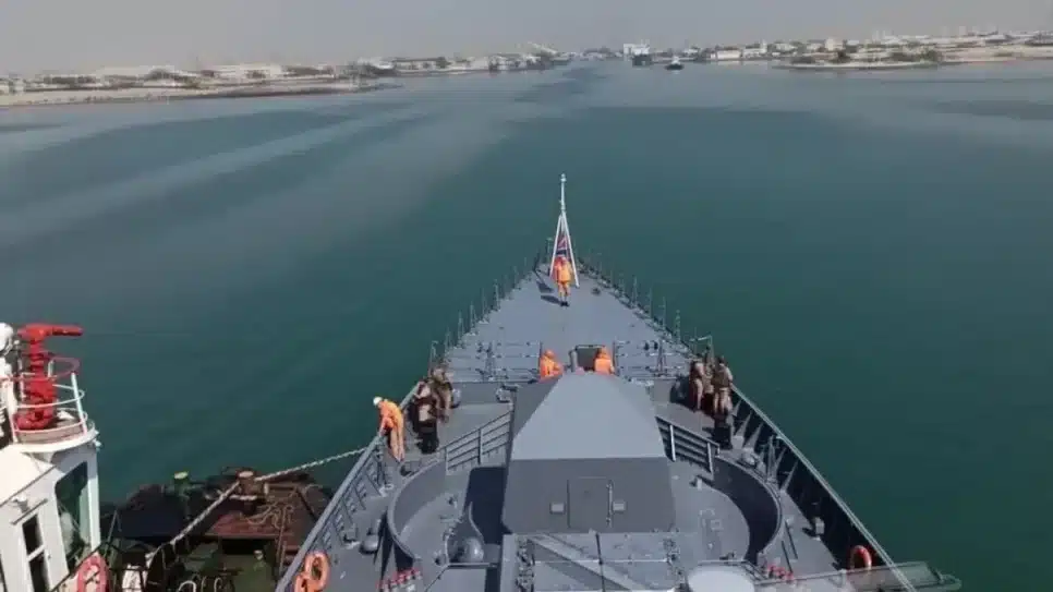 Corveta Stoikiy, da Rússia, chega ao porto iraniano de Bandar Abbas