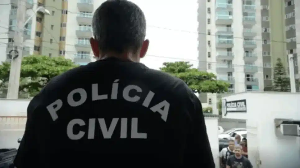 A ação apura os crimes de tráfico de drogas, lavagem de dinheiro, corrupção ativa e passiva e violação de sigilo funcional