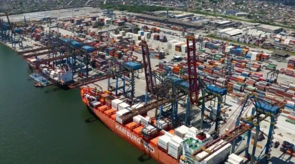 Área de porto em Santos