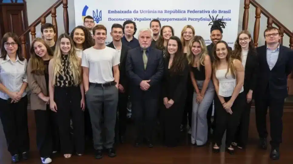 Trainees do Poder360 visitam e embaixada da Ucrânia, em Brasília